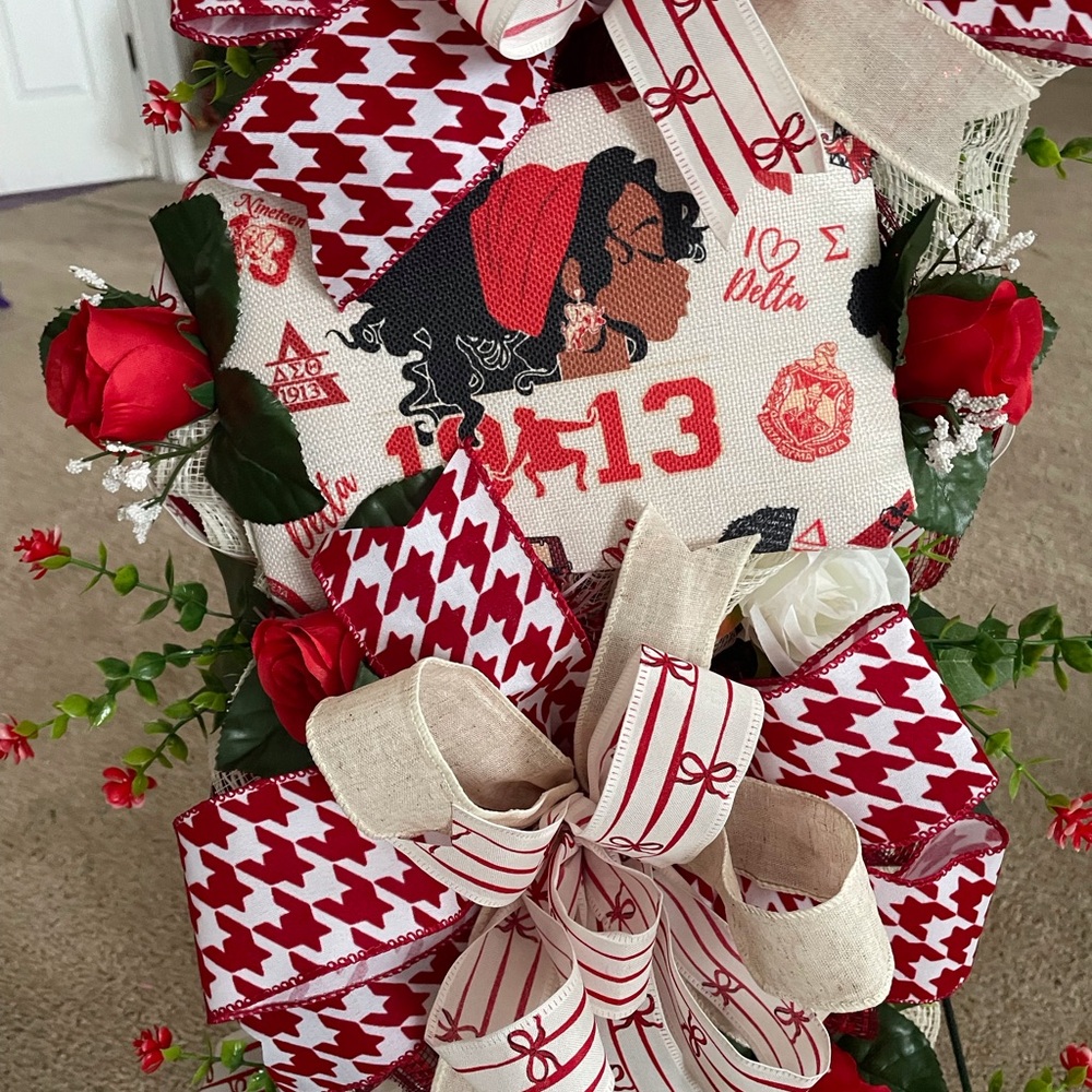 Delta Sigma Theta Red, Off White and White Sorority Wreath - Picture 3 of 6
